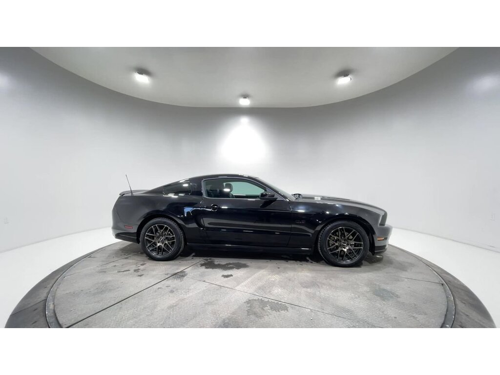 Ford Mustang GT 2-door coupe black